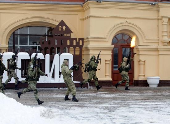 Оружейные залпы прогремели на Нижегородской ярмарке: здесь посвящали в юнармейцы