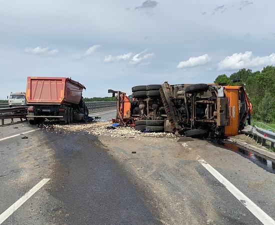 Два грузовика столкнулись на трассе М-7  под Нижним Новгородом