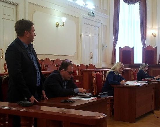 Депутат Бочкарев вручил бизнесмену Дзепе 4,6 млн руб. в зале Нижегородского районного суда