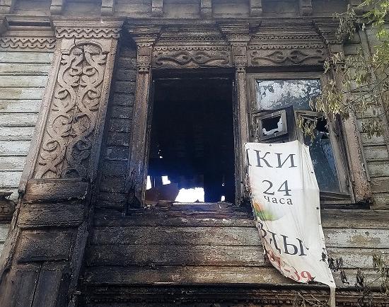 Пострадал от огня деревянный дом, который хотели сохранять на Большой Печерской в Нижнем Новгороде