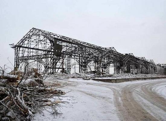 Ценные металлические конструкции на Стрелке в Нижнем Новгороде оставлены без защиты от внешнего воздействия