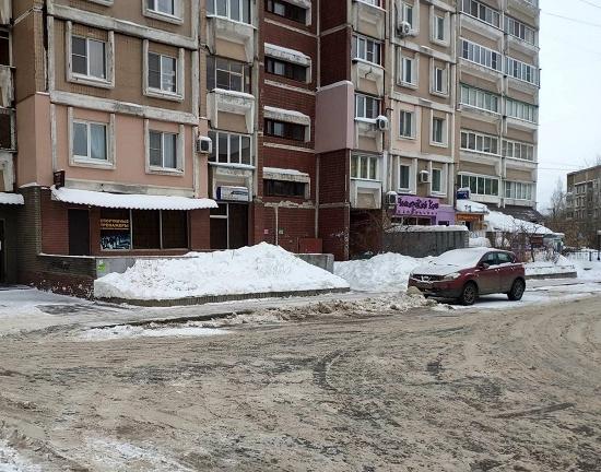 Кучу снега, на которой написали фамилию Навального, вывезли в Нижнем Новгороде