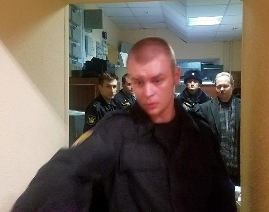 Очередной суд над главредом KozaPress завершился задержанием активиста партии «Яблоко»