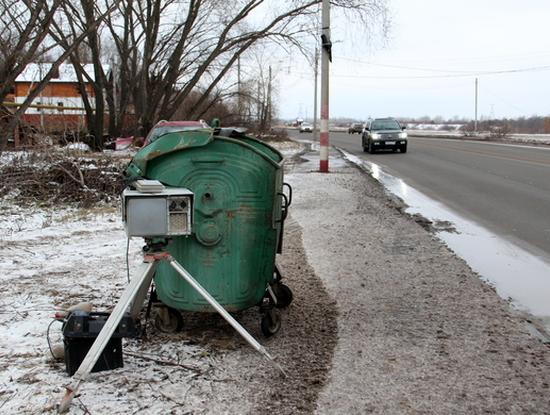 Нарушения ПДД фиксируют под прикрытием мусорных баков в Нижнем Новгороде  