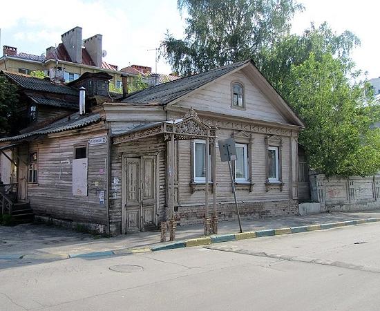 Кованный козырек-зонт дома пропал из исторического квартала на Сергиевской в Нижнем Новгороде