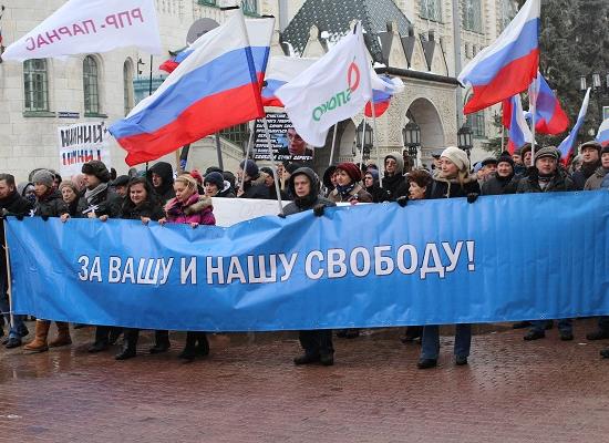 Более 500 человек участвовали в марше памяти Бориса Немцова в Нижнем Новгороде