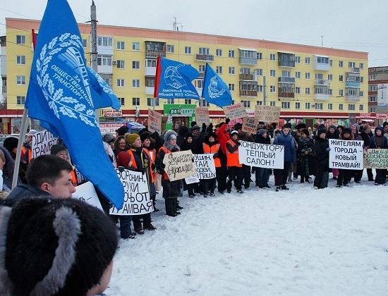 Граждане Дзержинска Нижегородской области вышли на митинг против отмены трамвайного движения