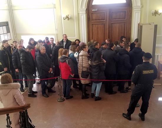 Пресса и другие выстроились в очередь, чтобы услышать приговор экс-главе Нижнего Новгорода Сорокину 