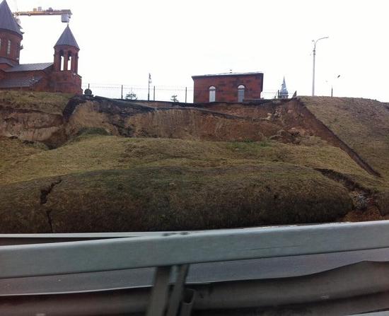 Оползень сошел в районе метромоста в Нижнем Новгороде