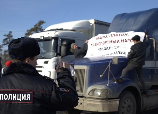 Более 100 фур в Нижегородской области прекратили перевозки из-за всероссийской стачки дальнобойщиков