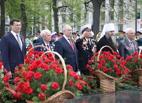 Никитин и Лебедев возложили цветы к Вечному огню в нижегородском кремле