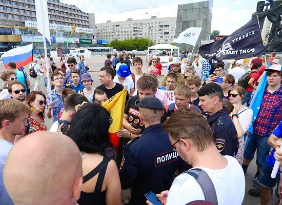 Митинг за свободу слова не обошелся без споров с полицией в Нижнем Новгороде