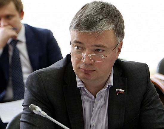 Депутат ГД Кавинов пояснил значимость принятого закона о запрете возврата нереализованных продуктов от торговых сетей поставщику