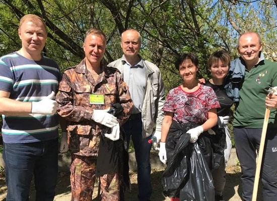 Чиновники и депутаты поддержали градозащитников своим участием в субботнике в Почаинском овраге Нижнего Новгорода