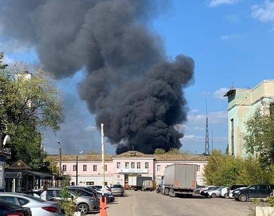 Двое пострадали при пожаре на заводе в Дзержинске, на территории которого действуют рейдеры