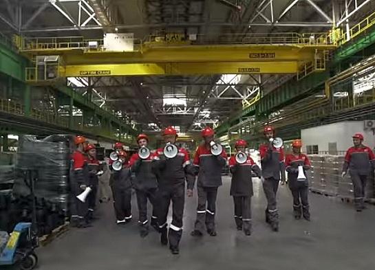 Нижегородские металлурги поздравили с 50-летием «Машину времени», спев ее песню в трубном цехе ВМЗ