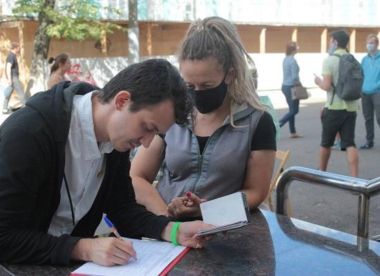 Менее суток потребовалось «яблочнику» Садомовскому для повторного сбора минимума подписей избирателей