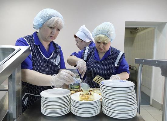 Штат ЕЦМЗ не расширяли, хотя увеличилось число детей, питающихся в школах Нижнего Новгорода 