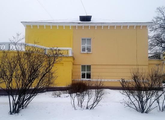 Только половину фасада отремонтировали у школы №126 Нижнего Новгорода.