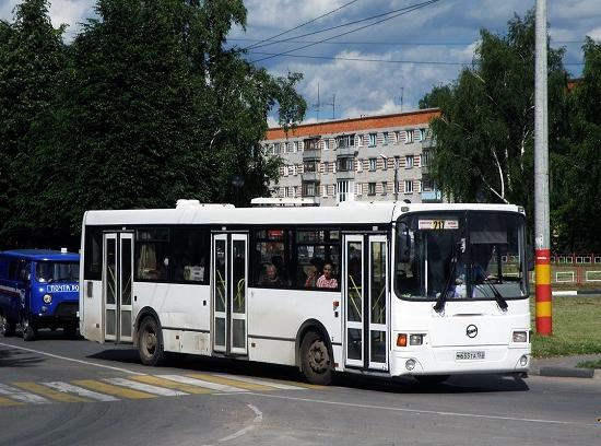 Пассажирский автобус проскочил на красный свет, невзирая также на опущенный шлагбаум ж/д переезда в Кстове