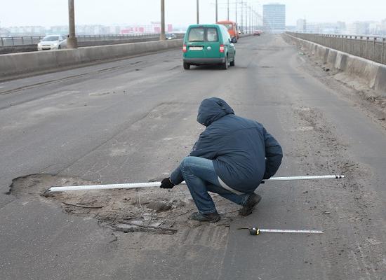 ООО «ДЭП» оштрафовано на 300 тыс. руб. за ямы на Молитовском мосту в Нижнем Новгороде