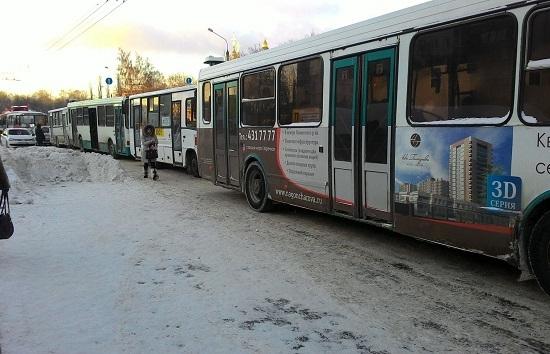 Движение общественного транспорта парализовано в Щербинках Нижнего Новгорода