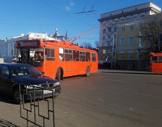 ГИБДД разыскивает нарушителя, который блокировал движение троллейбусов в центре Нижнего Новгорода