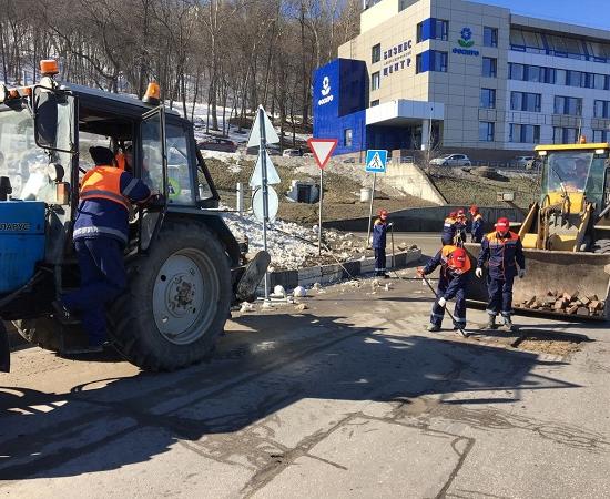 Администрация сообщает, что начат ямочный ремонт дороги на Гребном канале Нижнего Новгорода