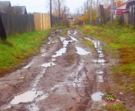 Жители Уренского района радуются известняковому щебню на дорогах к домам. Но не все