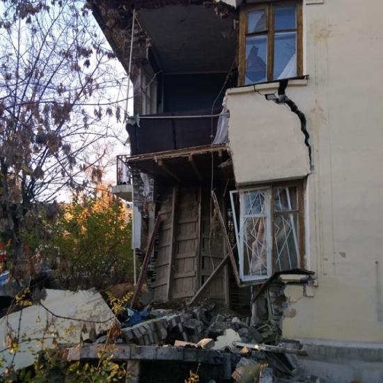 Обрушилась стена жилого многоквартирного дома в Нижегородской области