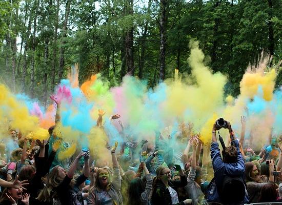 Фестиваль красок ColorFest прошел в Нижнем Новгороде