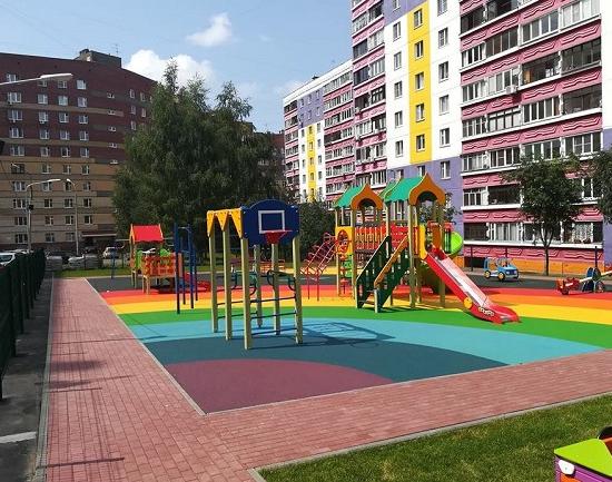 Три МКД в Нижнем Новгороде, накопив 3,2 млн руб., сами построили детям игровую площадку