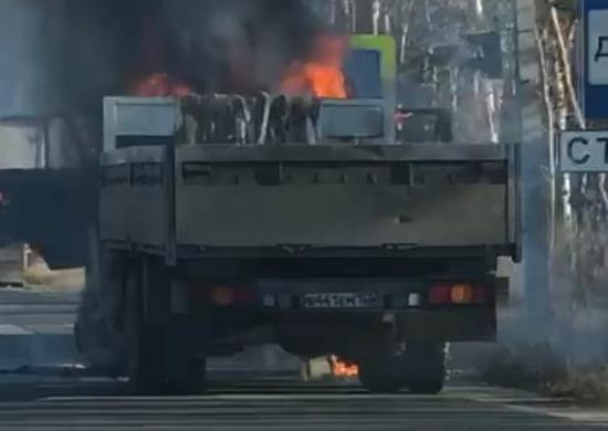 В Нижнем Новгороде на глазах у сотрудников ДПС сгорел КАМАЗ