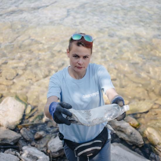 Greenpeace предложил нижегородцам подсчитать количество пластика на пляжах