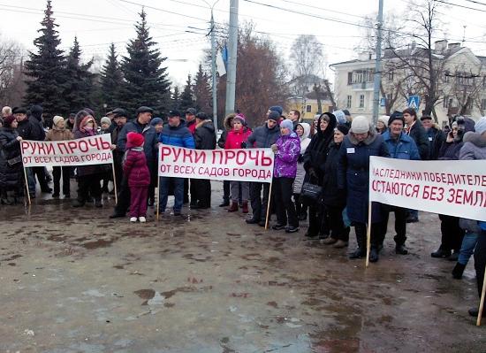 Члены СНТ «Балтика» митинговали против строительства складов на месте садов в Нижнем Новгороде