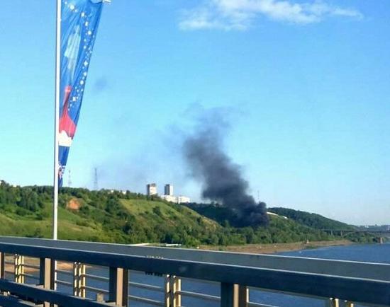 Использованные автопокрышки горели вблизи окского берега в Нижнем Новгороде