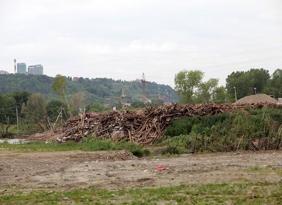 Названы муниципальные подрядчики, отвечавшие за вывоз лома снесенных деревянных домов из Нижнего Новгорода