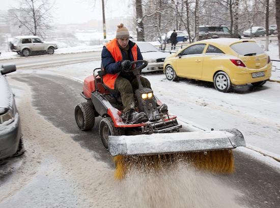 Глава Нижнего Новгорода Панов ночью проверил качество уборки снега во дворах города