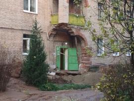 Входная группа многоквартирного дома обрушилась в Кстове Нижегородской области