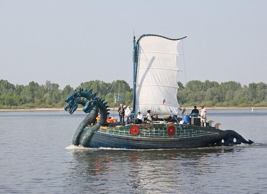 Ладья «Змей Горыныч» швартовалась в Нижнем Новгороде