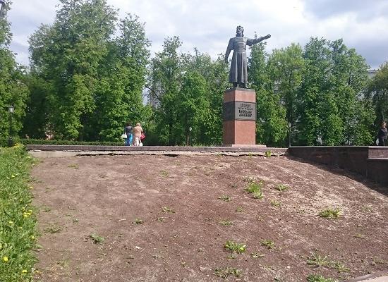 Стыдобищей называют жители газоны в центре Нижнего Новгорода