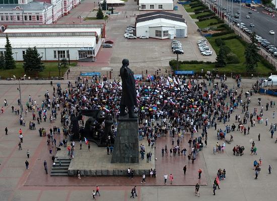 Участники митинга против коррупции в Нижнем Новгороде потребовали отставки президента РФ Путина