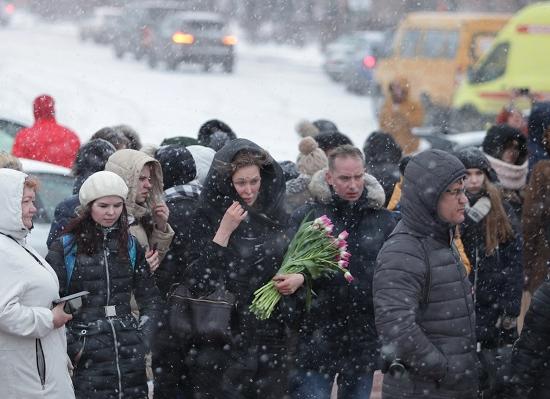 Граждане собрались в центре Нижнего Новгорода, чтобы выразить скорбь по погибшим в Кемерове