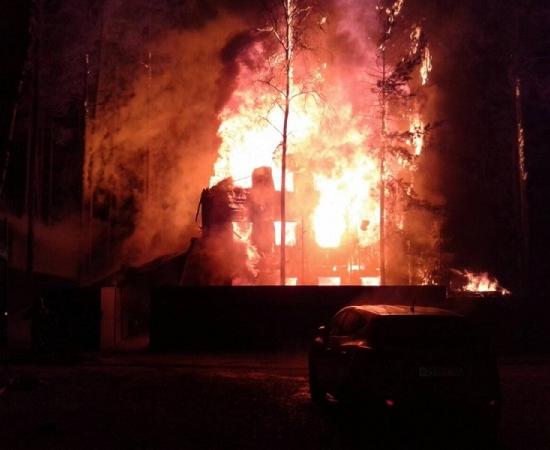 Без вести пропал человек при пожаре на базе отдыха в Нижегородской области