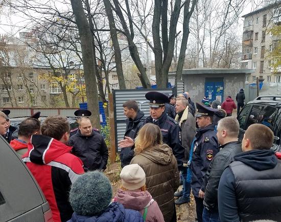 Полиция вмешалась в конфликт застройщика с жителями на Ульянова в Нижнем Новгороде
