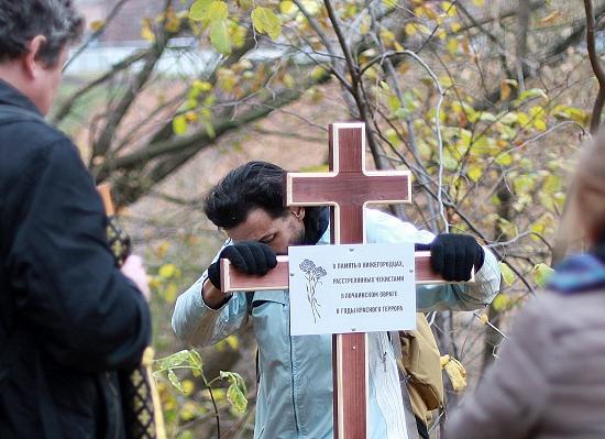 Задержаны полицией активисты, установившие крест в память о жертвах репрессий в Нижнем Новгороде
