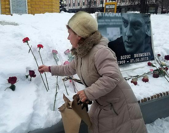 Память Немцова почтили в Нижнем Новгороде