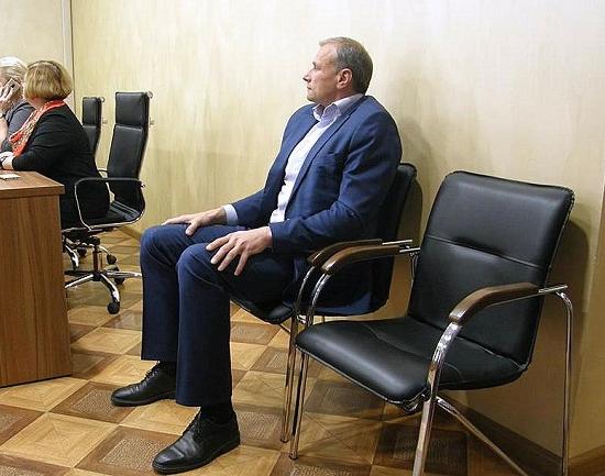 Новоизбранный депутат опоздал на вручение мандата, заставив ждать избирком Нижегородской области