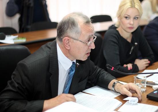   Директор и депутат Богданов призвал прекратить безумие в школах Нижнего Новгорода