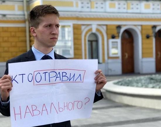 Нижегородец вышел на пикет с вопросом, кто отравил Навального